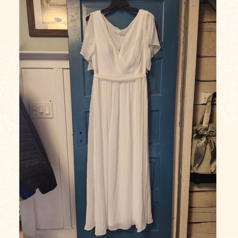 Flowy Pleated Floor-Lenght Chiffon Tie-Waist Dress.